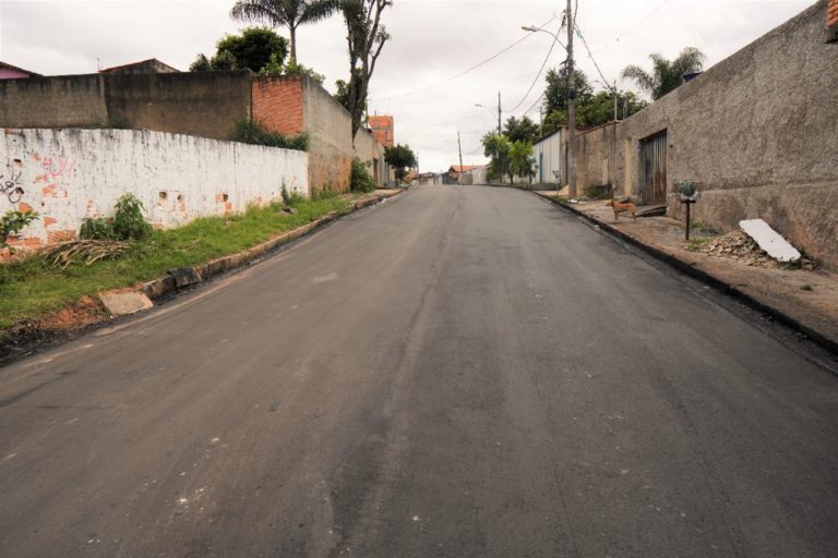 Finalizadas obras de pavimentação asfáltica das ruas Olavo Bilac e Alfredo Balena, no bairro