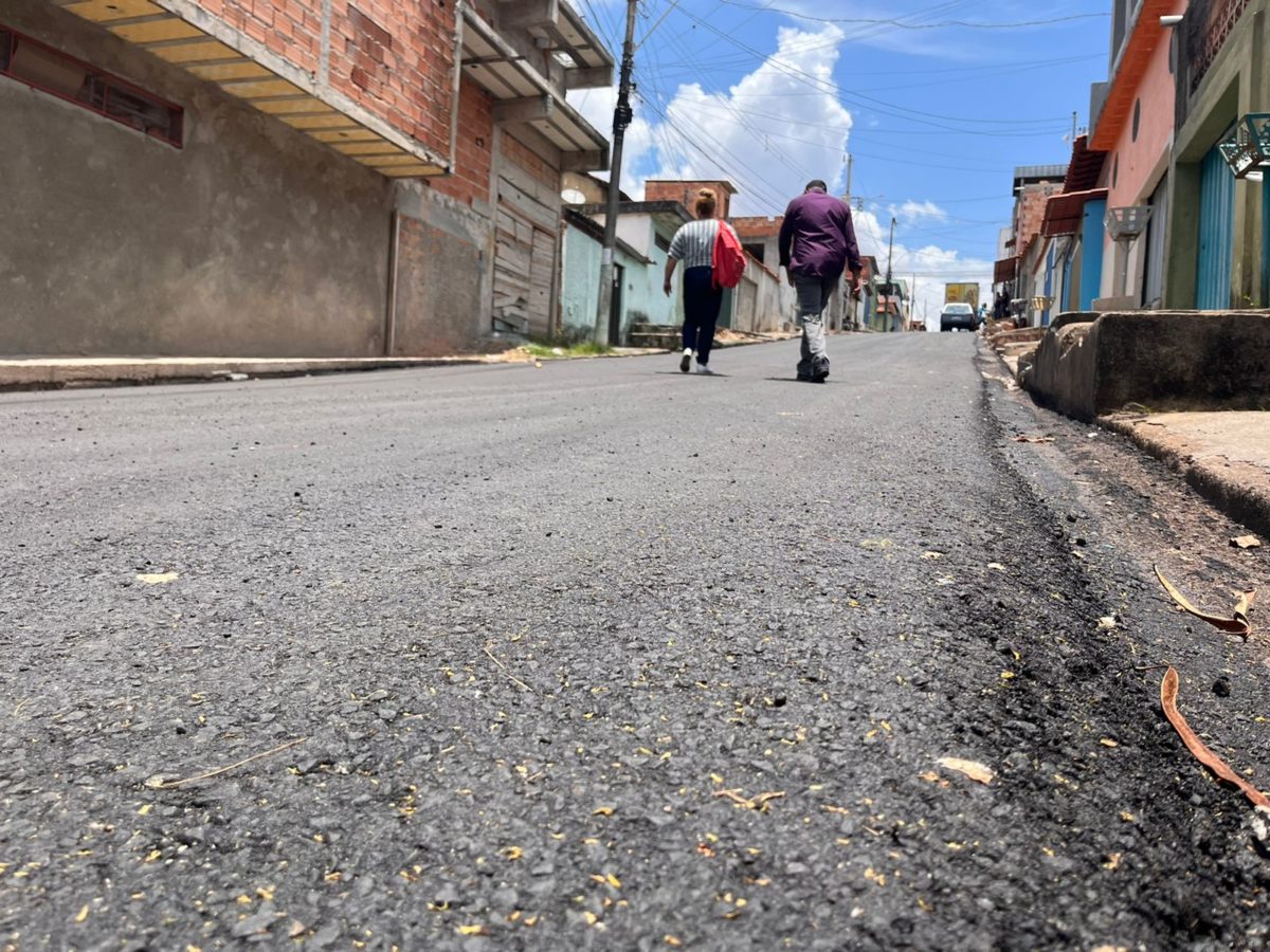Finalizado o asfaltamento da rua Guilherme Ademar Maestro, no bairro Palmital Prefeitura Finalizado o asfaltamento da rua Guilherme Ademar Maestro, no bairro Palmital Prefeitura