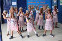 MERENDA NA COZINHA DA ESCOLA