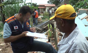 Prefeitura presta assistência aos moradores atingidos pelas fortes chuvas que caem no município