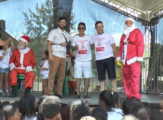 Prefeito prestigia 34° Natal da Criança da Poliprene