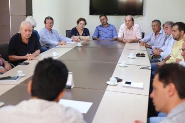 Prefeito e secretários recebem empresários do Distrito Industrial Simão da Cunha, que tiveram seus empreendimentos prejudicados devido às fortes chuvas de Dezembro em Santa Luzia