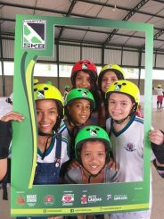 Projeto ensina práticas de skate para alunos de escolas municipais