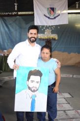 Alunos e funcionários da APAE prestam homenagem ao Prefeito de Santa Luzia