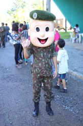 Ação Cívico-Social atrai diversas pessoas  Evento foi realizado no Ginásio Poliesportivo, em parceria com a Prefeitura