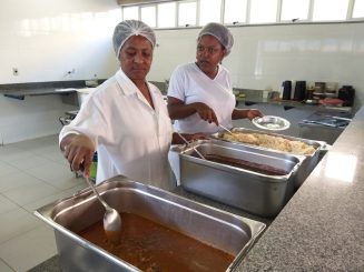 Prefeitura inaugura obra e retorno da merenda escolar para a E.M. Maria José de Brito e anuncia instalação de Escola Integral já para o mês de maio e inauguração de uma Umei no bairro São Cosme ainda este ano