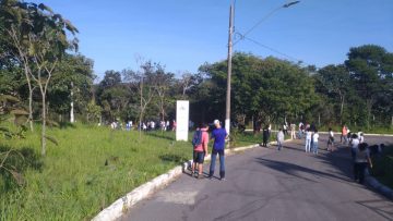 CAMINHADA DE ALUNOS RELEMBRA HISTÓRIA DE SANTA LUZIA