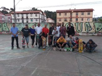 Prefeitura se reúne com grupos de skatistas na Praça da Juventude e anuncia início das obras da primeira pista de skate no município