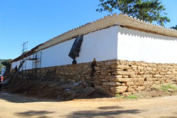 Muro do Mosteiro de Macaúbas é restaurado