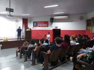 Aula inaugural abre oficina voltada para adolescentes atendidos pela Assistência Social