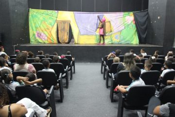 Alunos da Rede Municipal assistem espetáculo no Teatro Municipal de Santa Luzia