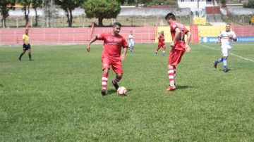 Arena Frimisa sedia torneio de futebol de campo