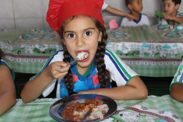 Projeto Merenda nas Escolas é implantado na mais antiga escola de Santa Luzia