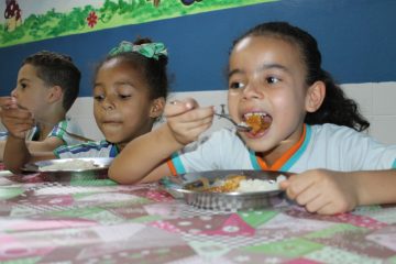 Escola Municipal Professora Ceçota Diniz  é a 22ª instituição de ensino a produzir a merenda  em sua própria cantina