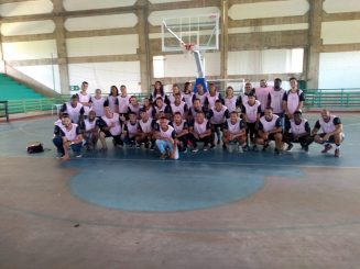 Prefeitura entrega uniforme a funcionários do PELC