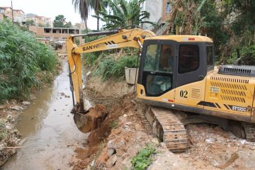 Prefeitura faz obras de alargamento, limpeza e desassoreamento do Córrego do Palmital