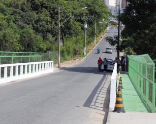 Inauguradas passarelas na ponte da Rua Américo Renê Gianetti
