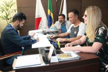 Prefeito assina ato de nomeação dos aprovados do Concurso Público da Educação