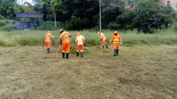 Prefeitura segue com serviços de limpeza por toda a cidade