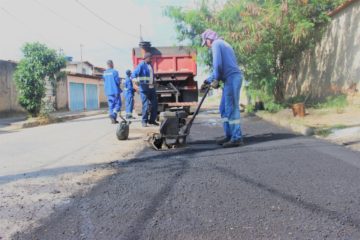 Prefeitura segue realizando serviços de limpeza urbana e manutenção em todos os bairros