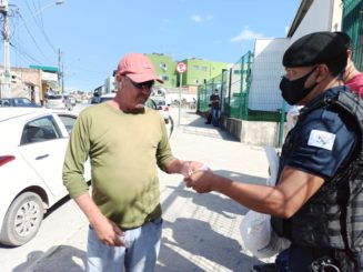 Prefeitura promove ação conscientizando luzienses sobre uso de máscaras