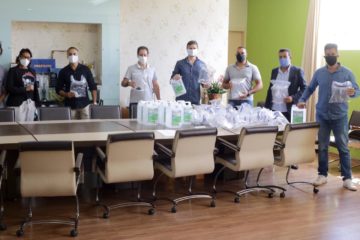 IFMG doa 50 máscaras face shield e 50 litros de álcool líquido 70% para a Secretaria de Saúde de Santa Luzia