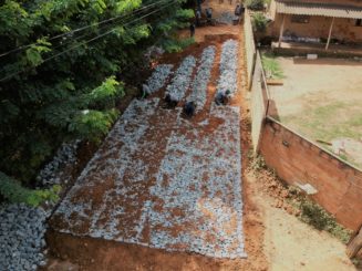 Obras de calçamento seguem no Barreiro do Amaral