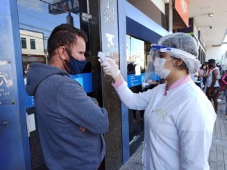 Equipes da Prefeitura de Santa Luzia fizeram vistoria em comércios da cidade e notificações de advertência à população