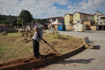 Revitalização paisagística da Praça da Savassi já está sendo  finalizada. Em breve praça também ganhará brinquedos novos
