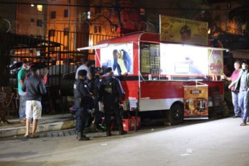 Blitz noturna realizada nesta sexta feira notificou e fechou estabelecimentos abertos irregularmente, e festas clandestinas na cidade