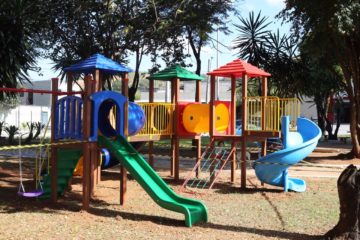 Santa Luzia inaugura na Praça do Frimisa mais um parquinho público de um total de 21