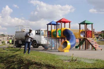 Prefeitura instala Parquinho e realiza obras de revitalização na Praça da Juventude e entorno