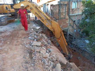 Obras de restabelecimento de trafegabilidade são iniciadas na Rua Líbia, no bairro Baronesa