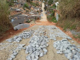 Prefeitura segue com obras de calçamento no bairro São Cosme