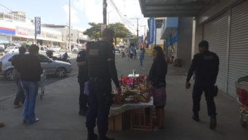 Guarda Civil Municipal realiza vistoria em comércios da cidade. Camelôs também foram orientados quanto à irregularidade da atividade e a se retirarem do local