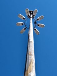 Troca de lâmpadas em postes irá melhorar iluminação na Av. Brasília e Praça da Savassi