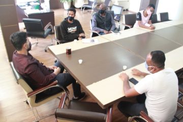 Prefeito recebe luziense vencedor de campeonato mundial de dança