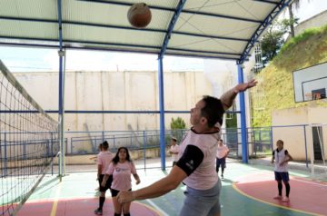Voleibol é uma modalidade esportiva ofertada pelo núcleo do PELC – Programa Esporte e Lazer da Cidade no bairro Palmital