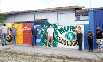 Prefeitura inaugura mais 2 Muros Ecológicos, um na Escola Municipal Santa Luzia e outro na Municipal Maria José de Brito