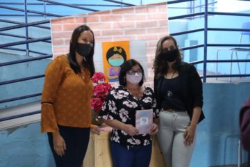 Livro escrito por vice-diretoras da E. M. Jacinta Enéas Orzil conta história da instituição de ensino e do bairro Cristina