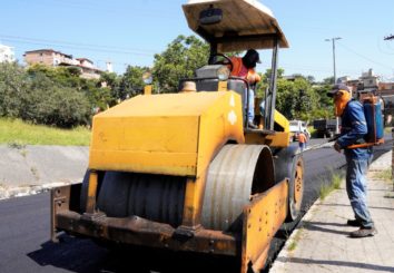 Prefeitura faz recapeamento na rua Felipe Gabrich