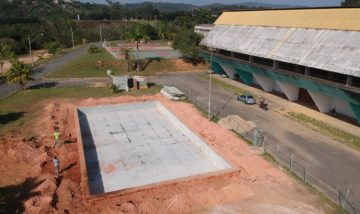 Piscina pública do Ginásio Poliesportivo inicia sua obra de restauração e modernização, após anos de abandono
