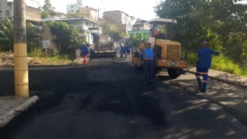 Prefeitura faz recapeamento em trecho da rua José Luiz de Almeida Gomes