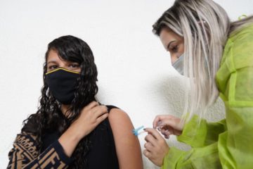 Prefeitura de Santa Luzia começa a vacinar profissionais da Educação contra a covid-19