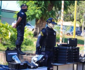 Guarda Civil Municipal recebe 32 armas de fogo como pistolas 9mm e armas de longo calibre .40, colete balístico, equipamentos e etilômetro durante comemoração de 13 anos