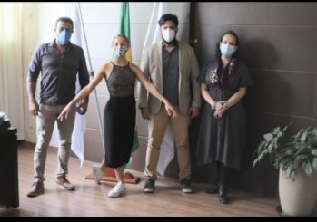 Jovem luziense selecionada para estudar ballet no exterior é recebida na Prefeitura de Santa Luzia