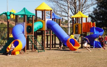Novos playgrounds são instalados pela Prefeitura