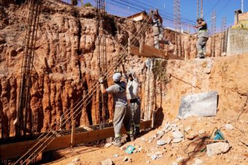 Prefeitura constrói muro de arrimo e rede de drenagem na rua Pirajá, no bairro São Benedito