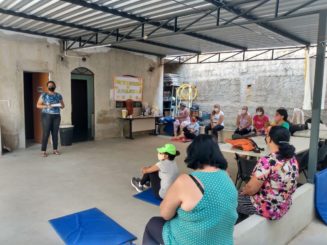 Retomada atividade de yoga com idosos usuários da assistência social, no Centro de Referência de Assistência Social (CRAS) Bom Destino