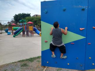 Praça da Pedra bonita recebe a instalação de muro de escalada
